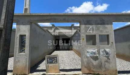 Casa Geminada no Bairro Petrópolis com Suíte