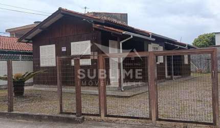 Casa em Laguna SC com 04 Quartos
