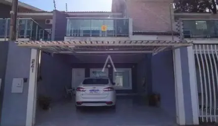 Sobrado a venda com 3 suítes no bairro Pioneiros Catarinenses por R$ 850.000,00