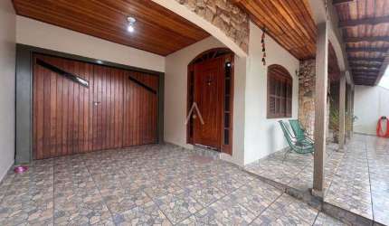 Casa à venda com 2 suítes e 3 quartos, localizada no Bairro Alto Alegre, em Cascavel - Pr., por R$ 990.000,00