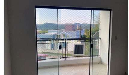 'Apartamento Aconchegante de 2 Quartos com Garagem e Cercado por Área Verde - A 5 Minutos do Centro