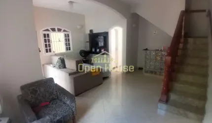 Vendo Casa Espaçosa  com 04 Quartos, 01 Suíte e Piscina no Jardim Vila Rica, Tiradentes, em Volta R