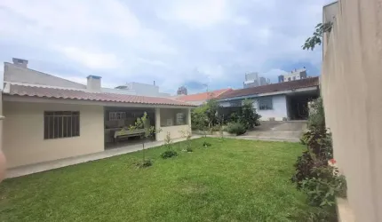 Casa para Venda em Curitiba, Novo Mundo, 3 dormitórios, 2 banheiros, 5 vagas