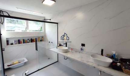 CASA COM TERRENO AMPLO