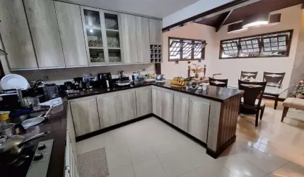 Casa em condomínio fechado com 4 quartos à venda na Rua Ponte de Tábuas, Mar do Norte, Rio das Ostras, 700 m2 por R$ 1.100.000
