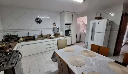 Apartamento com 3 quartos à venda na Avenida Rui Barbosa, 1396, Cajueiros, Macaé, 138 m2 por R$ 565.000