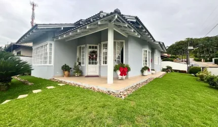 Casa com 3 quartos à venda na Rua Tutóia, 129, Glória, Joinville por R$ 1.200.000