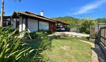 Casa com 3 quartos à venda na Rua São Carlos, 345, Saguaçu, Joinville por R$ 1.999.000