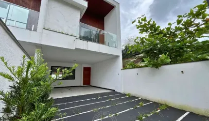 Casa com 3 quartos à venda na Rua Chanceler Adenauer, 51, Glória, Joinville por R$ 1.200.000