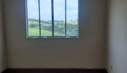 Apartamento  com quintal á venda em Conselheiro Lafaiete