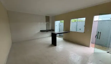 Casa com sala toda conjugada