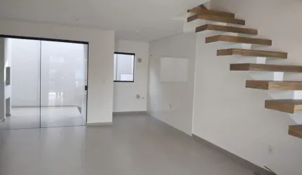 Lindo Sobrado Geminado com 3 quartos sendo 1 suíte a venda no Iririu só 445 mil