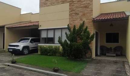 Excelente Casa à Venda em Condomínio Fechado - Lagoa Redonda