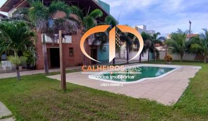 Linda Casa Triplex à Venda no Bairro de Lourdes - Excelente Localização**