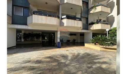Apartamento no bairro Centro, área construída de 127 m2, 3 dormitórios sendo 1 suítes Portaria 24 horas