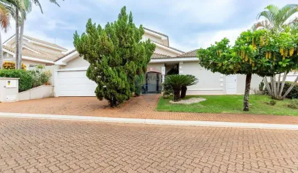 Casa a Venda com 4 quartos, sendo 4 suítes, piscina, fotovoltaica, 586,11m² terreno e 353m² construção