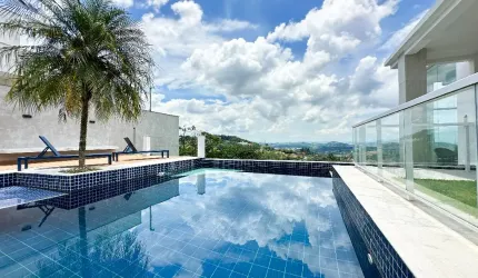 Linda casa no parque Jardim da Serra.