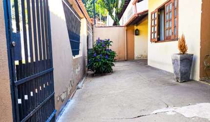 Uma casa admirável na melhor localização do Vale do Ipê. R$ 880.000,00