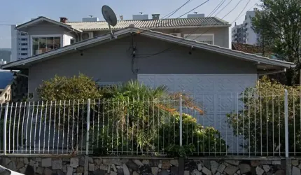 Casa com 5 quartos à venda na Rua Alessandro Alberto de Oliveira, 2345, Ipiranga, São José por R$ 1.370.000