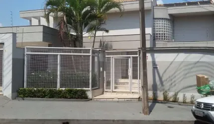 CASA PROXIMO A AV. MARINGA - R$2.500.000 - Casa á venda, 4 suítes, 440m², 4 vagas, Iguaçu, Londrina