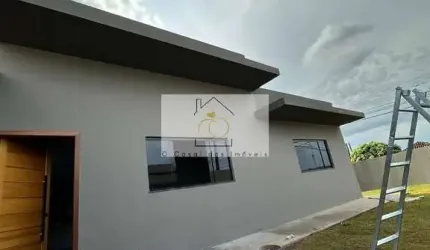 Casa com Amplo Quintal em Região Privilegiada no Jardim Leonor!