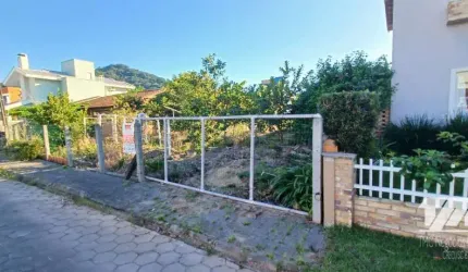 Terreno em Itaguaçu - 220 metros da praia