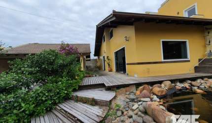 Sobrado em área nobre no Ubatuba