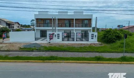 Sobrado Geminado Pronto para Morar no Bairro Praia Grande  em São Francisco do Sul/SC