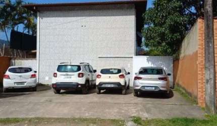 SOBRADO EM CONDOMÍNIO FECHADO - PRAIA DE BOIÇUCANGA/SP - 60 m² - 2 DORMITÓRIOS - 2 BANHEIROS - CHURRASQUEIRA - 1 VAGA.