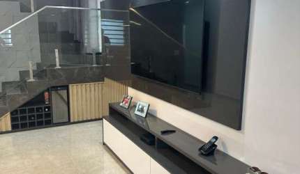 Sobrado com fino acabamento com 228m² com 3 dormitórios, 1 suite, 5 vagas e piscina à venda, Parque Flamengo, Guarulhos, SP