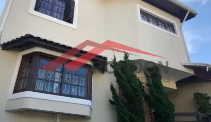 Sobrado à venda na Vila Galvão - 420 m² - 4 dormitórios - 2 suítes - churrasqueira - piscina - 5 vagas ou mais.