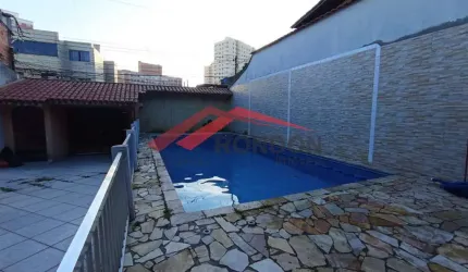 Sobrado  com piscina à venda localizado no Jardim Santa Cecília