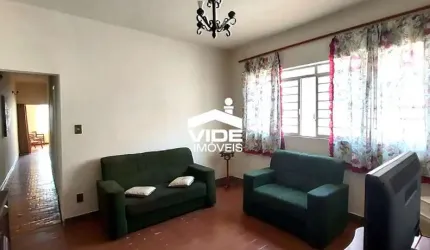 CASA À VENDA EM CAMPINAS, NO BAIRRO BOSQUE, TRES QUARTOS.