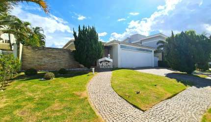 Casa de Luxo para Locação em Campinas-SP no Loteamento Alphaville Campinas: 4 Quartos, 2 Suítes, 3 Salas, 4 Banheiros, 5 Vagas.
