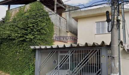 Sobrado espaçoso na Vila Medeiros com 02 dorms, sala, cozinha, 02 wcs, 02 vagas, em rua tranquila.