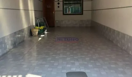 Sobrado seminovo na Vila Medeiros com 03 dorms, 01 suíte, sala estar, 02 wcs, 02 vagas, ótimo local.