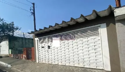 Casas: renda ou moradia são 02 casas sendo 01 com 02 dorms, sala, cozinha, 02 wcs + 01 com 01 dorm.