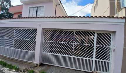 Sobrado na Vila Medeiros com 02 dorms, sala de estar, cozinha, 02 wcs, 03 vagas,  ótima localização.