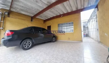 Sobrado no Jardim japão com 03 dorms, sala de estar, cozinha, 02 wcs, 02 vagas, ótima localização.