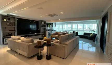 Apartamento com 254 m² e 3 suítes em prédio de luxo no bairro dos Estados