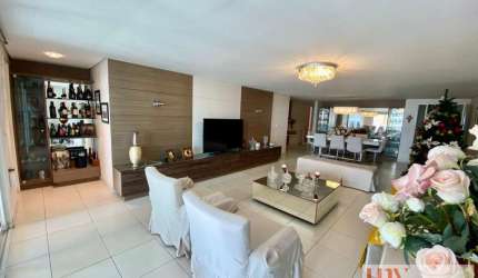 Apartamento com 3 suítes e área de lazer em Tambaú