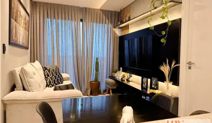 Apartamento novo em andar alto com 2 quartos todo mobiliado no bairro Miramar