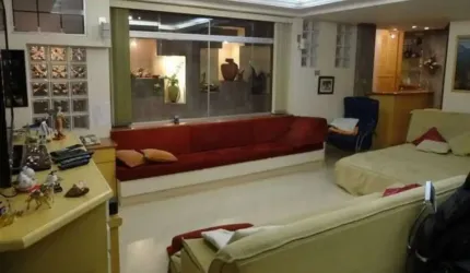 CASA DE 461 M2 NO HORTO FLORESTAL, COM AMPLA ÁREA DE LAZER