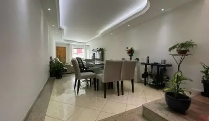 Sobrado muito bem localizado