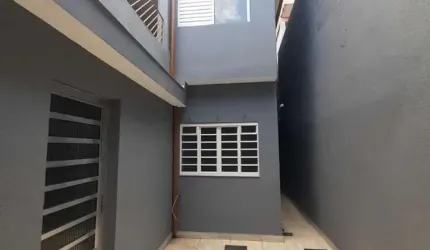 Sobrado na Vila Medeiros com 3 quartos, 2 banheiros e 2 vagas por R$600.000,00