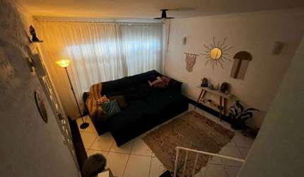 Sobrado, recentemente reformado, 4 quartos sendo 3 deles uítes,1 lavabo e  churrasqueira,