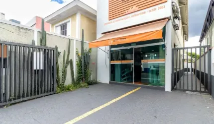Salão Comercial de 220 metros ,local de movimento para locação