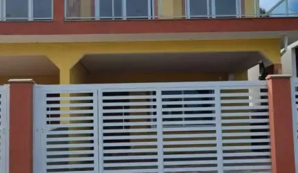 Linda casa de alto padrão na Praia dos Ingleses! Espaço amplo e fino acabamento!