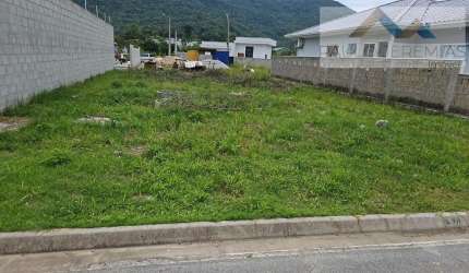 Casa geminada à venda em Forquilhas, São José: 2 dormitórios, 1 suíte, 58m², por R$380.000. Confira!