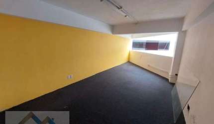 Galpão para locação em Estreito, Florianópolis: 1932.8m² por R$ 75.000. Ideal para seu negócio! Confira!